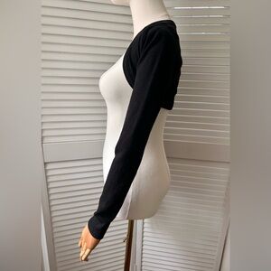 Black cotton shrug by Los Angeles steampunk atelier PinarEris.